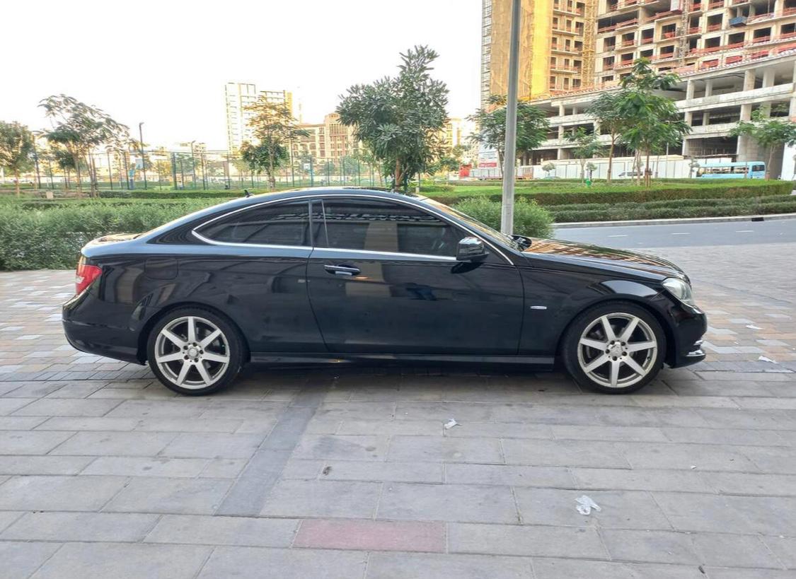 Negro Mercedes Benz C Class Coupe C 300 Coupe 2013
